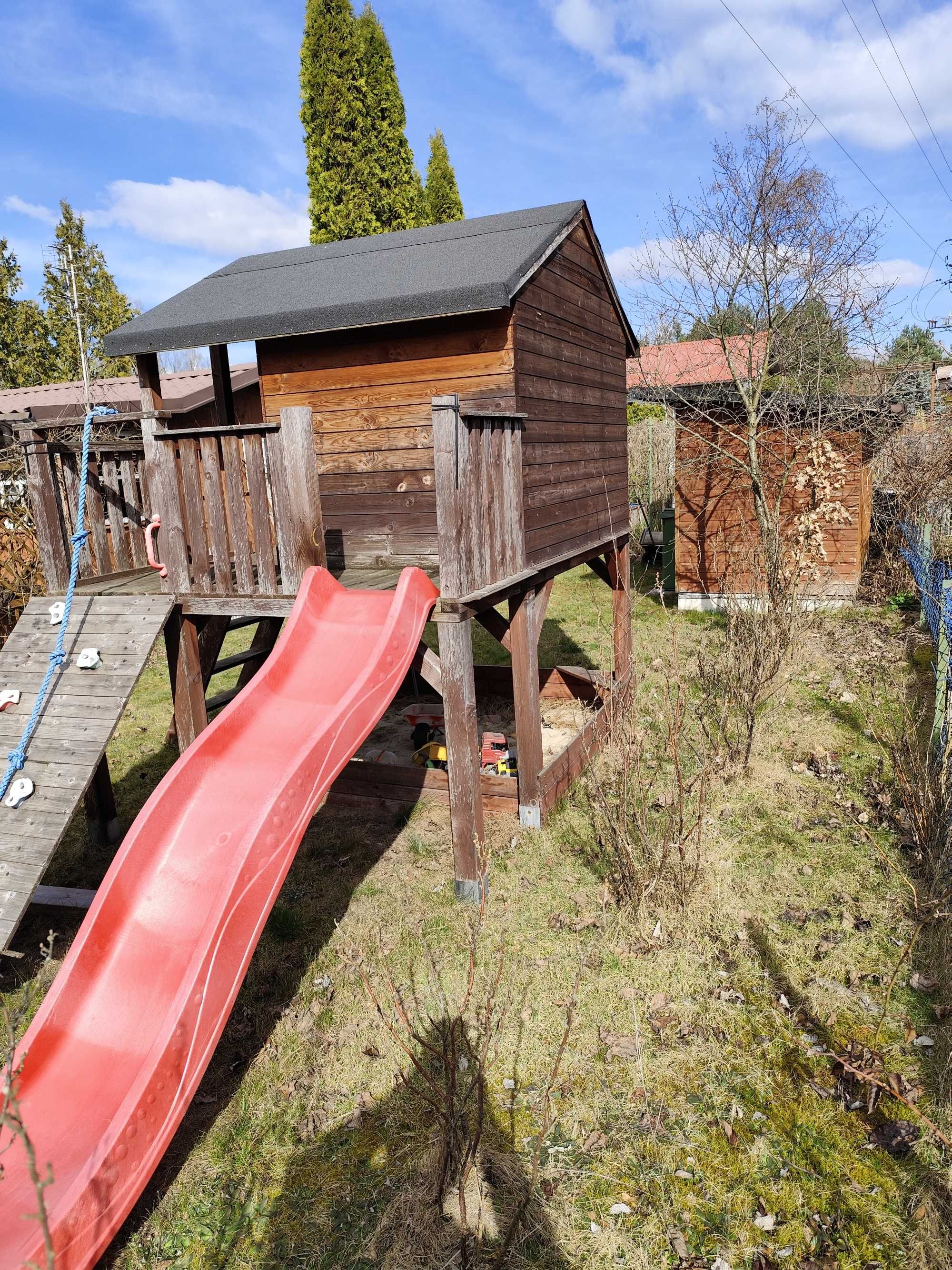 Domek ogrodowy z piaskownicą, zjeżdżalnią, ścianką wspinaczkową
