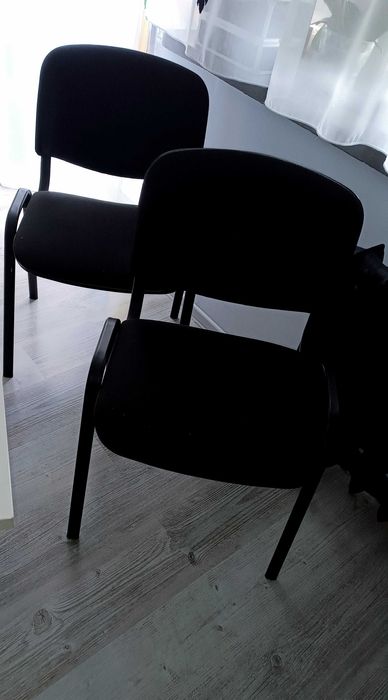 2 z czarne solidne krzesła biurowe konferencyjne - wygodne stabilne