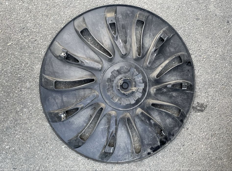 Ковпак Tesla Model Y R19