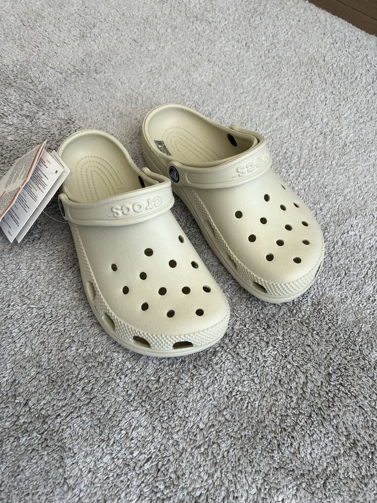 Крокси Crocs 37 р M5 W7 бежеві шльопанці сабо 23,5 см