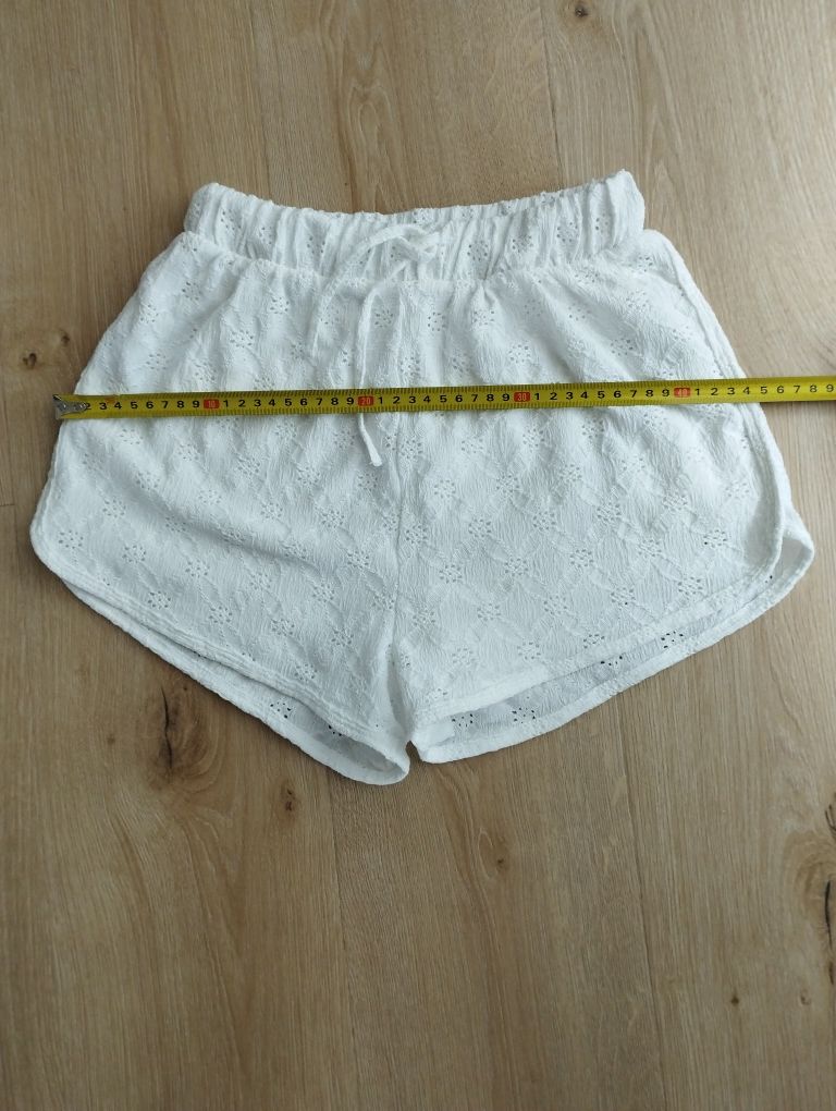 Białe krótkie ażurowe haft szorty spodenki Zara 36(S)