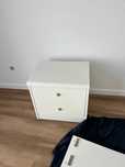 Mesa de cabeceira branca