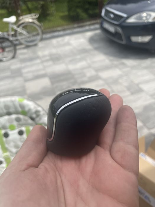 Gałka zmiany biegów.