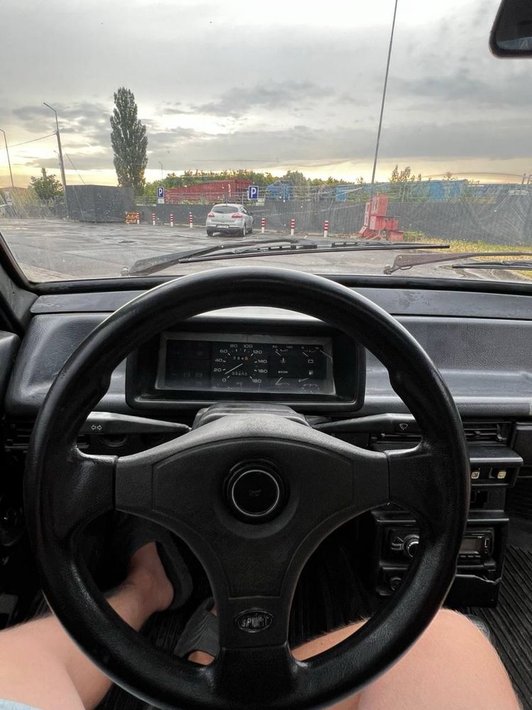 Автомобіль 2109 1988 року.