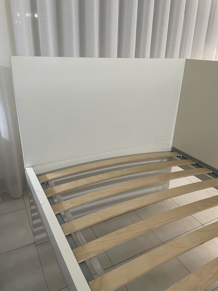 Cama de solteiro c/ estrado Branca