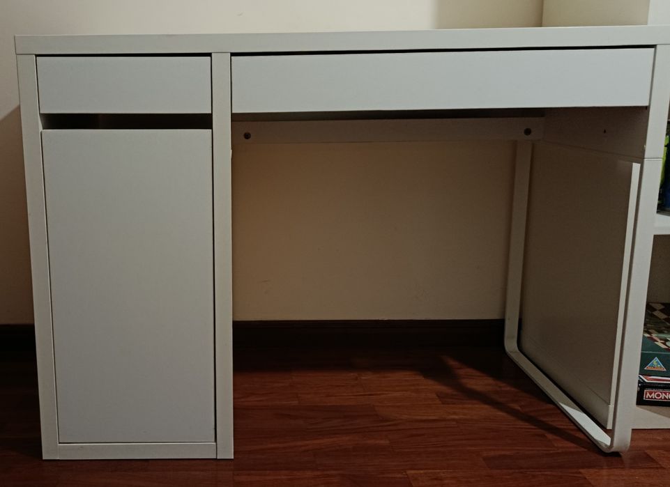 Secretaria IKEA 
Secretária, branco, 105x50 cm