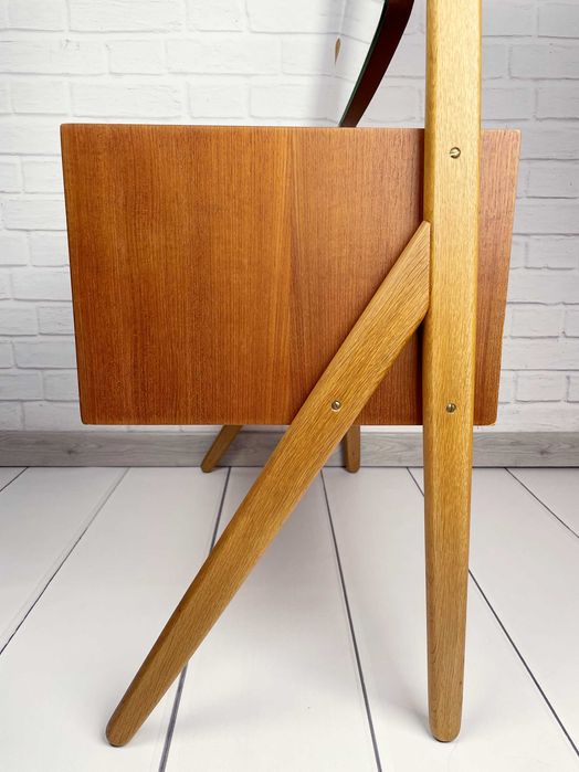Piękna duńska toaletka z lat 60 – po renowacji, Mid-Century – komoda