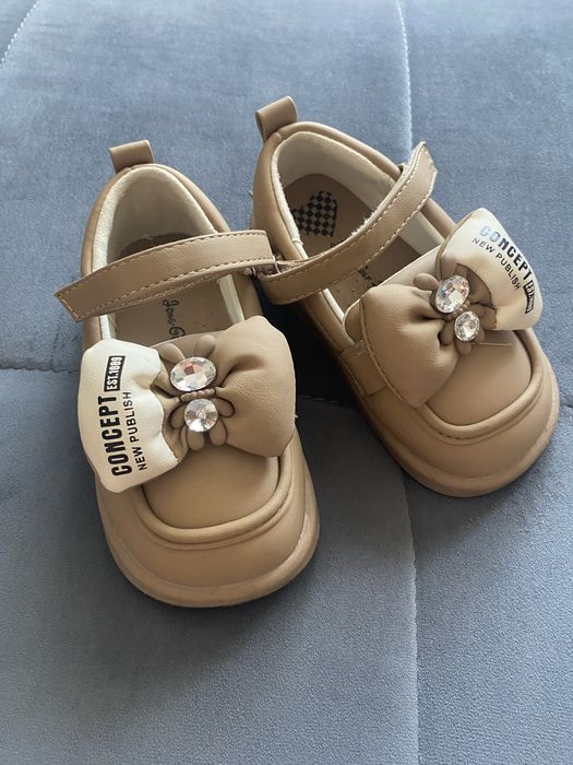 Дитяче взуття на дівчинку 24 розмір