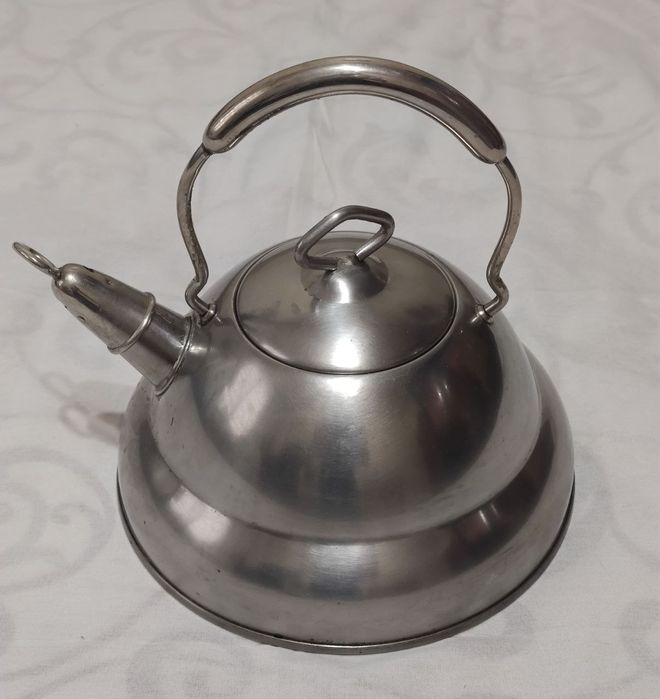 Чайник Berghoff нержавейка 2,6л со свистком для любых плит