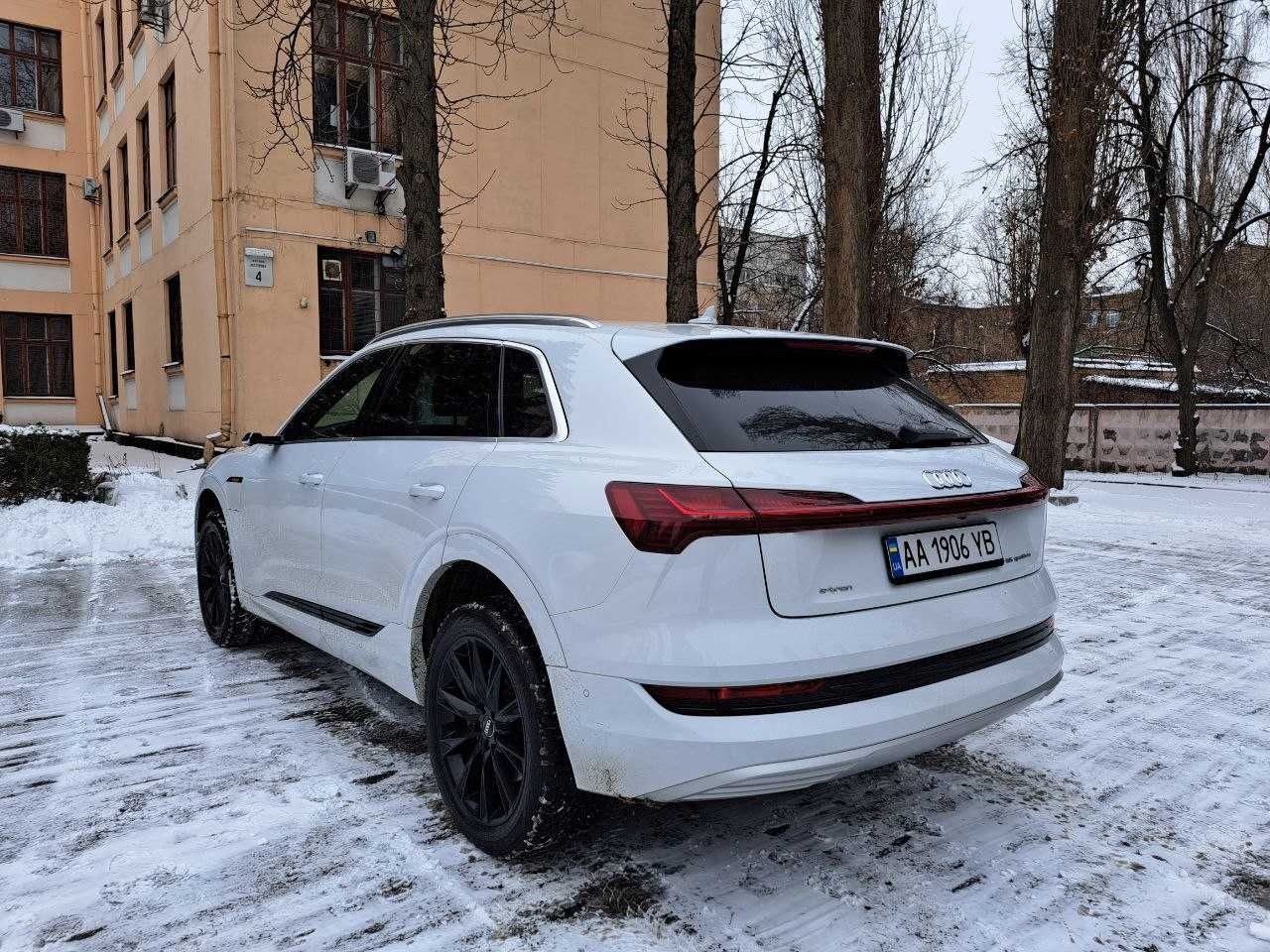 Audi e-tron | 2019 | 95кВт | 400km