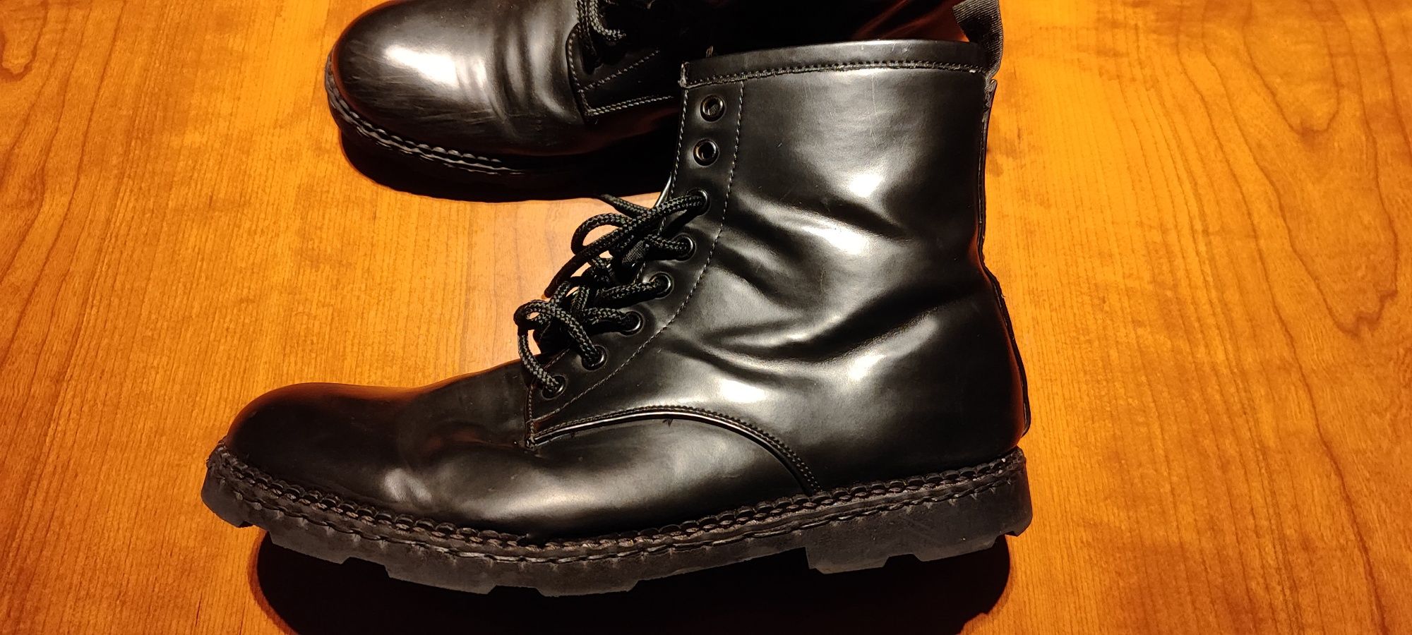 Botas Pretas com Cordão