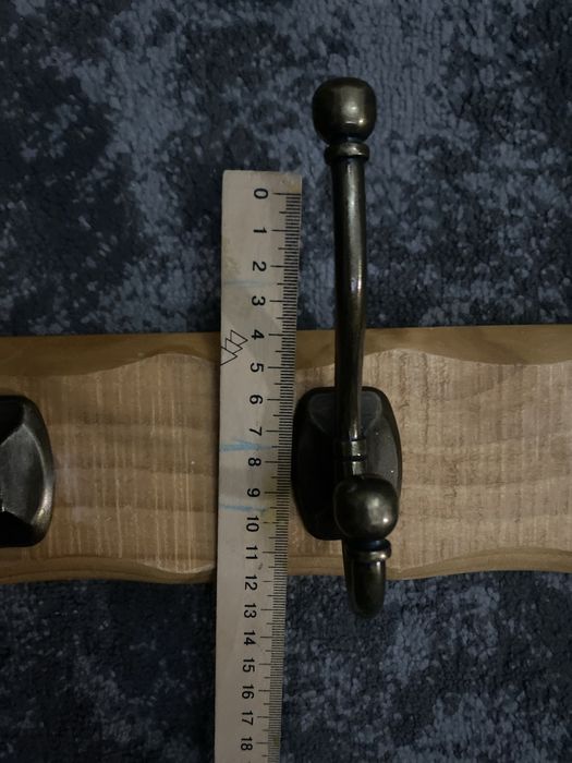 Деревяна  дизайнерська вішалка