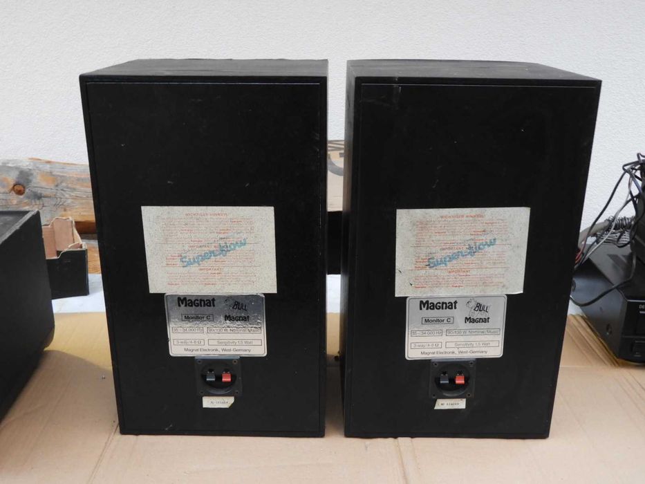 Obudowy kolumn skrzynki Magnat Monitor C