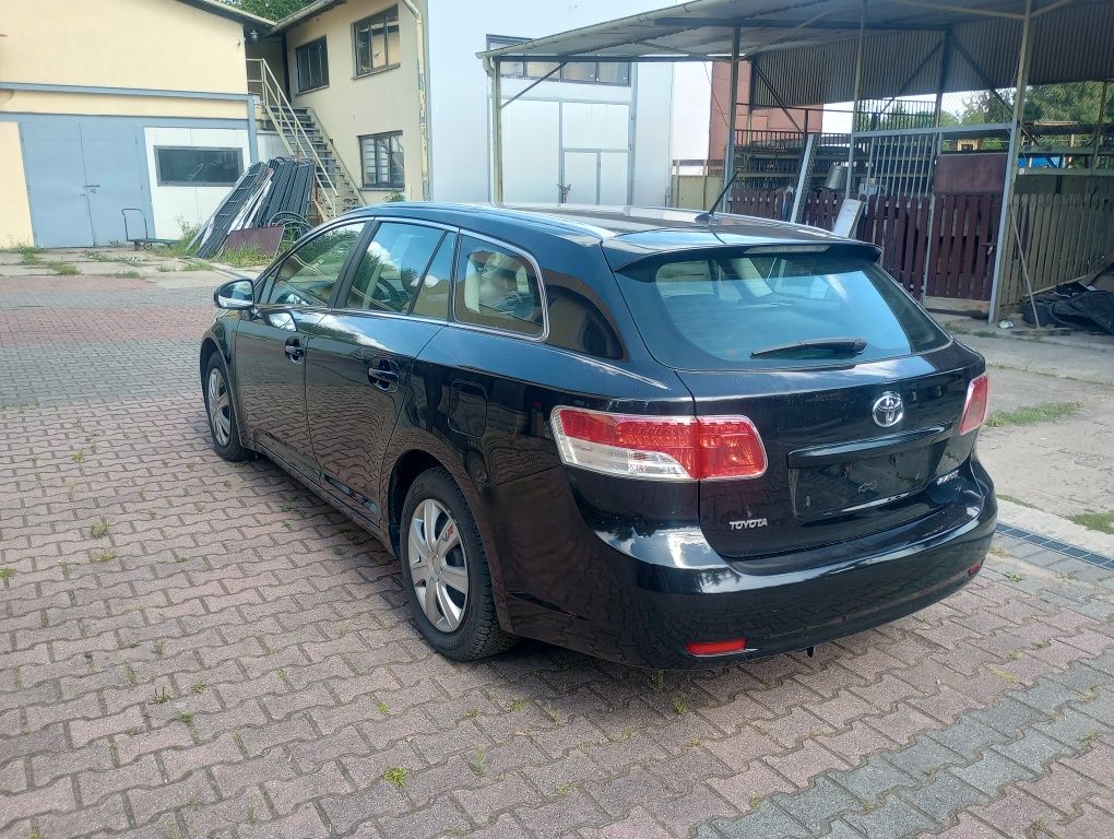Piękna Toyota Avensis kombi mały przebieg od pierwszego właściciela