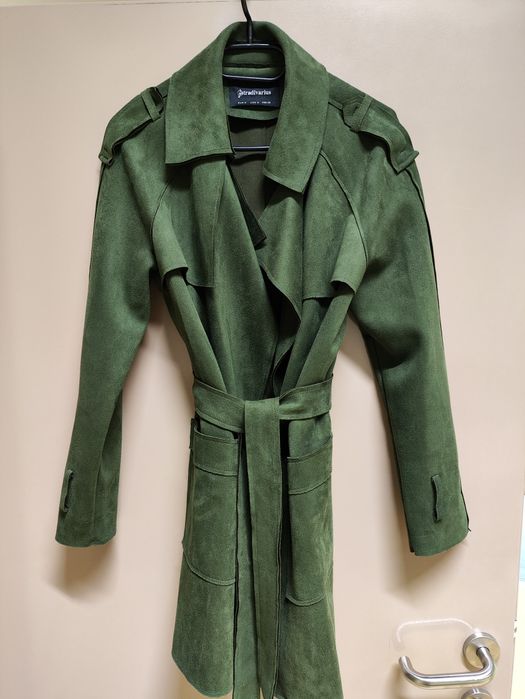 Ciemnozielony trencz Stradivarius S