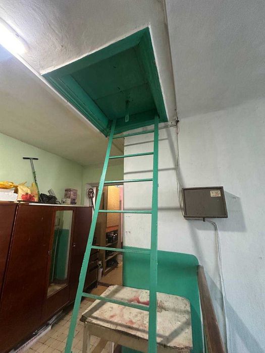 Кімната в гуртожитку на Гречанах, хороший стан.