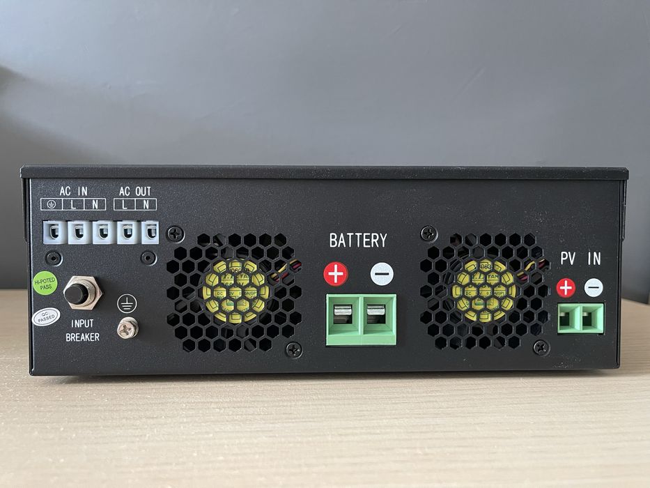 Інвертор гібридний 2,4 kWt, 24в, комплект резервного живлення