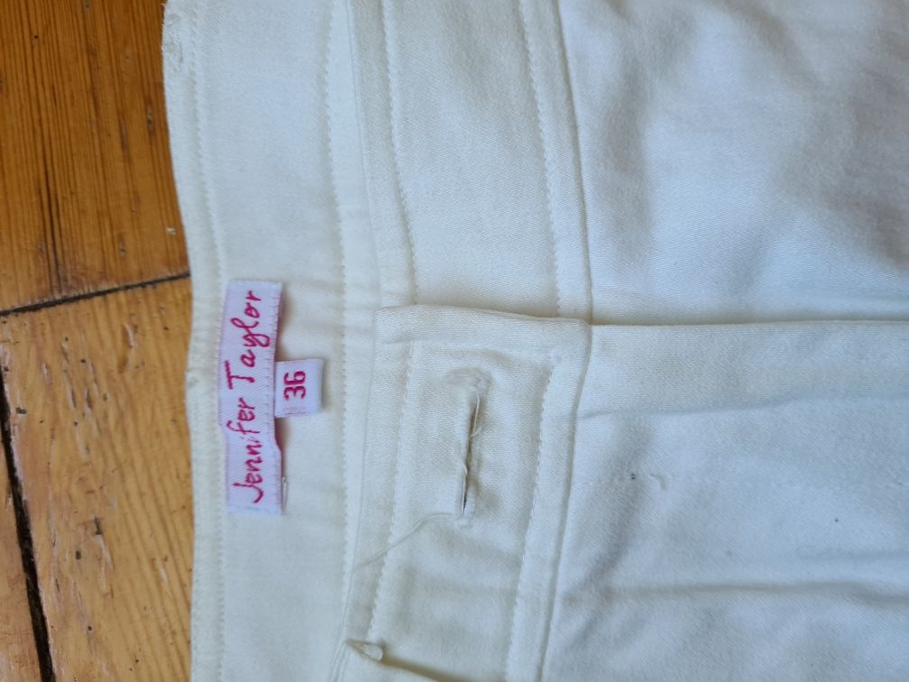 Jennifer Taylor biale spodnie na lato damskie z metka