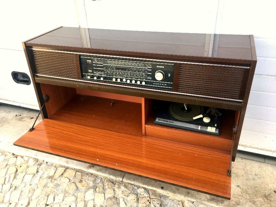 Radio aparador grundig 118comp X 36prof X 84.5alt.