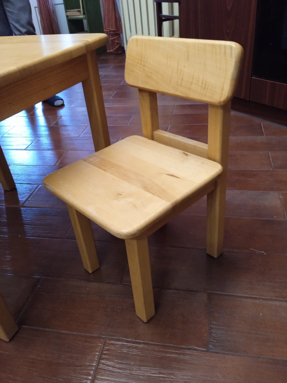 Столик зі стільцем дерево
