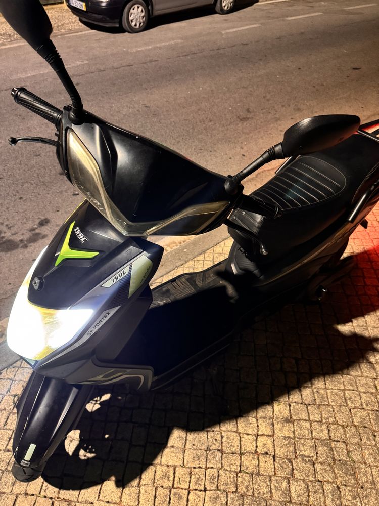Mota eletrica com carregador e docomentos