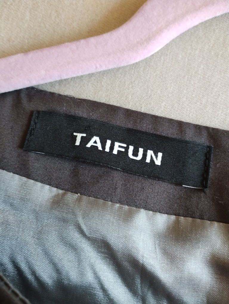 Sukienka midi marki Taifun.