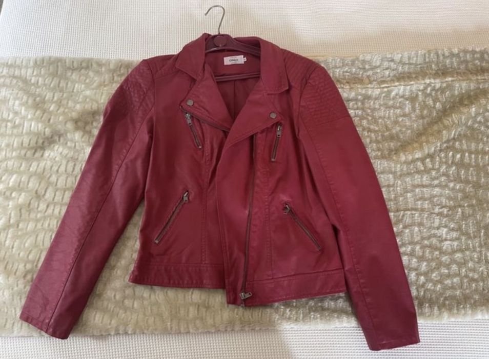 Casaco de couro vermelho tamanho 40