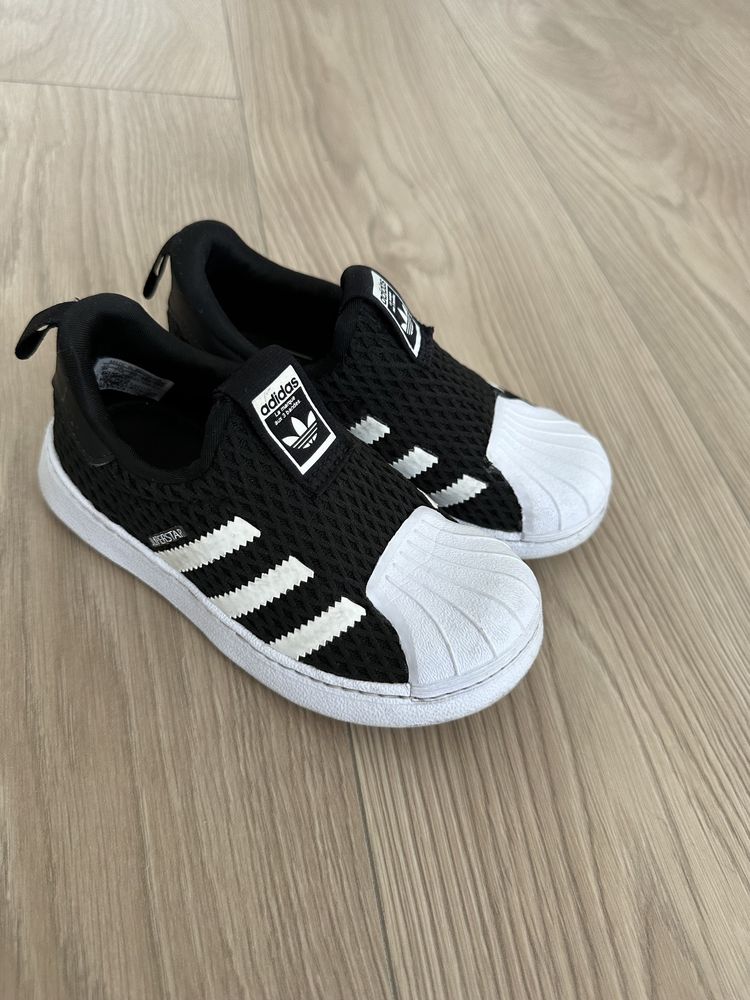 Дитячі кросівки фірми Adidas