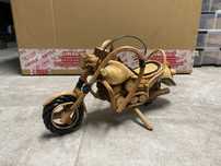 Motocykl z drewna Figurka