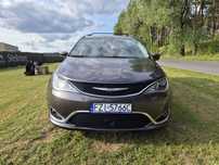 Chrysler Pacifica Model 2017, bogate wyposażenie, 8 osobowy, gaz
