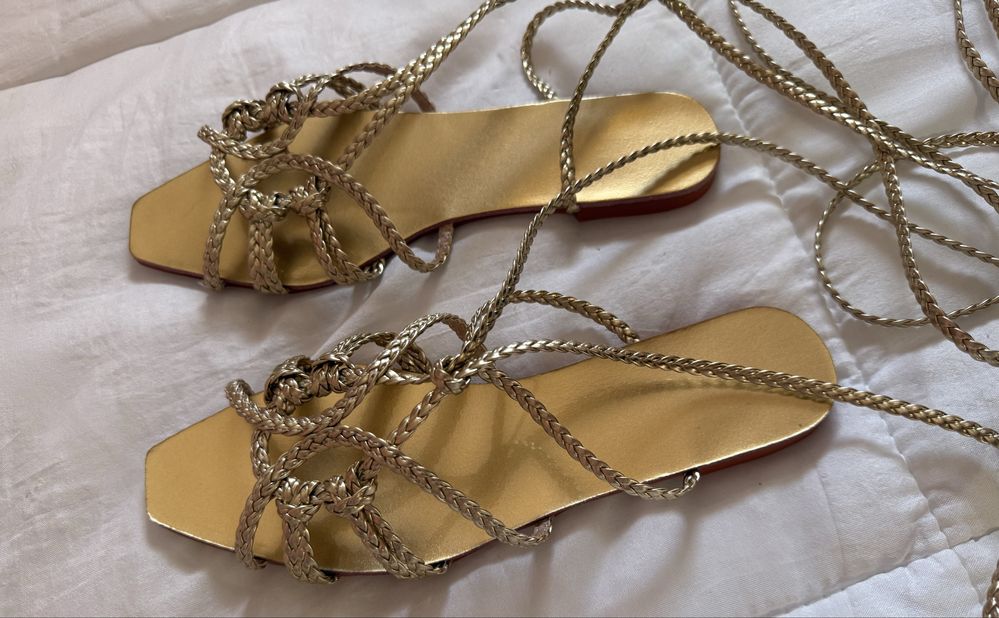 Sandalias douradas estilo gladiador (37)