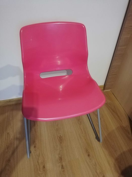 Krzesła różowe 3szt