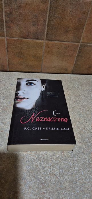 Naznaczona Dom nocy Cast