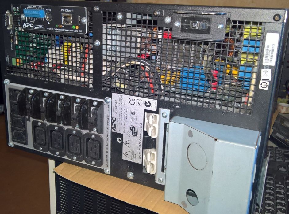 Источник бесперебойного питания ИБП APC Smart-UPS RT8000VA