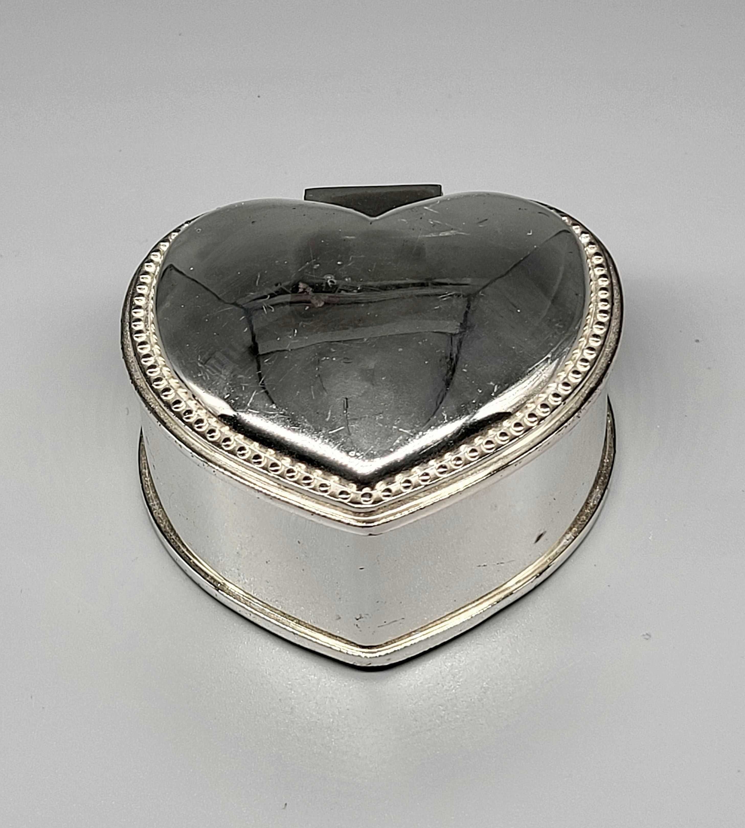 Szkatułka pudełko na ozdoby Serce w kolorze srebrnym vintage