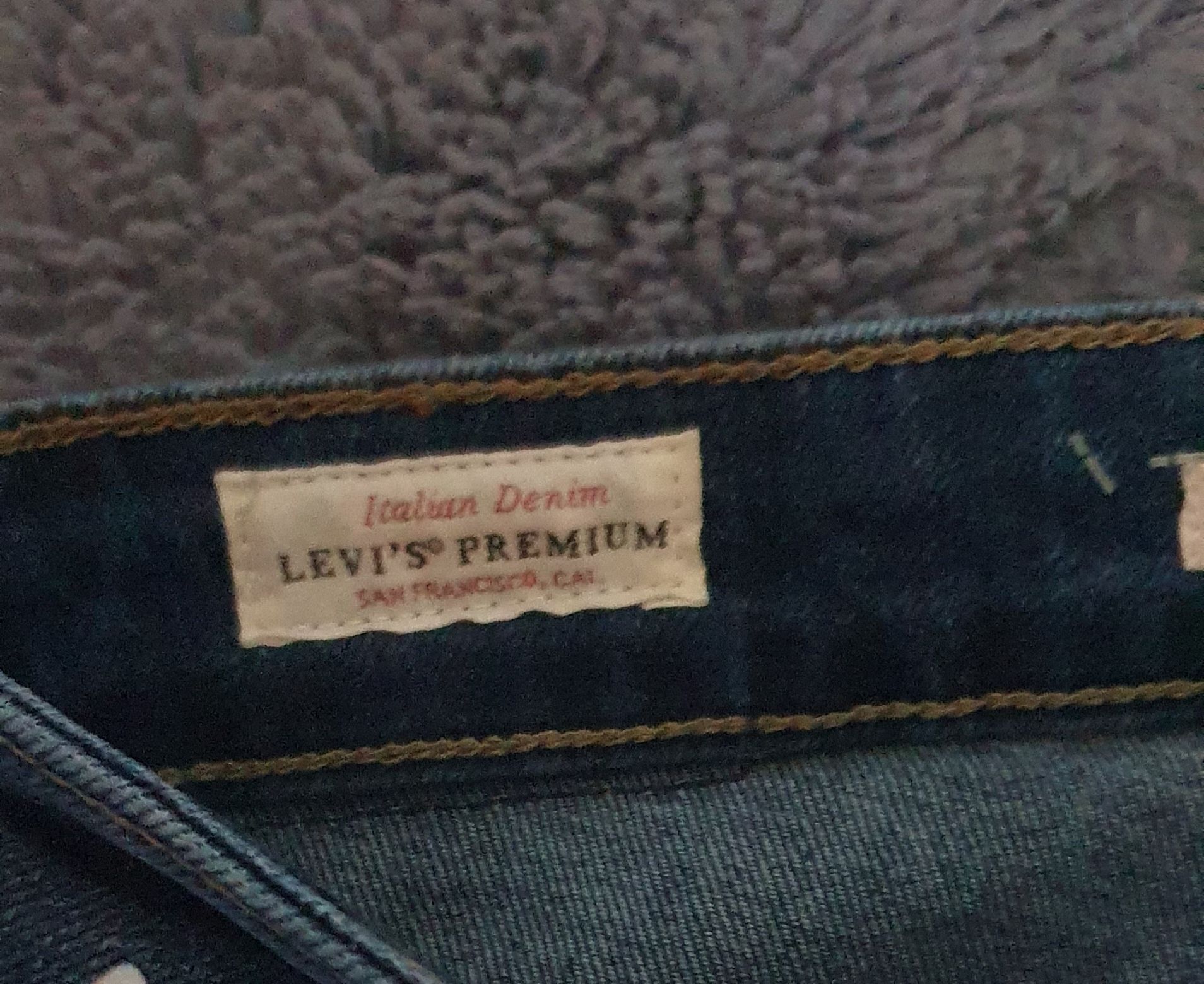 Sprzedam spodnie jeans firmy Levi's.