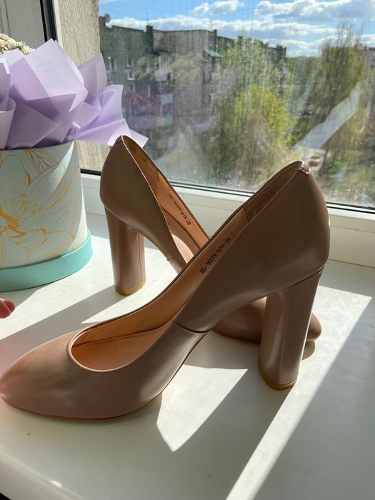 Туфлі на підборах