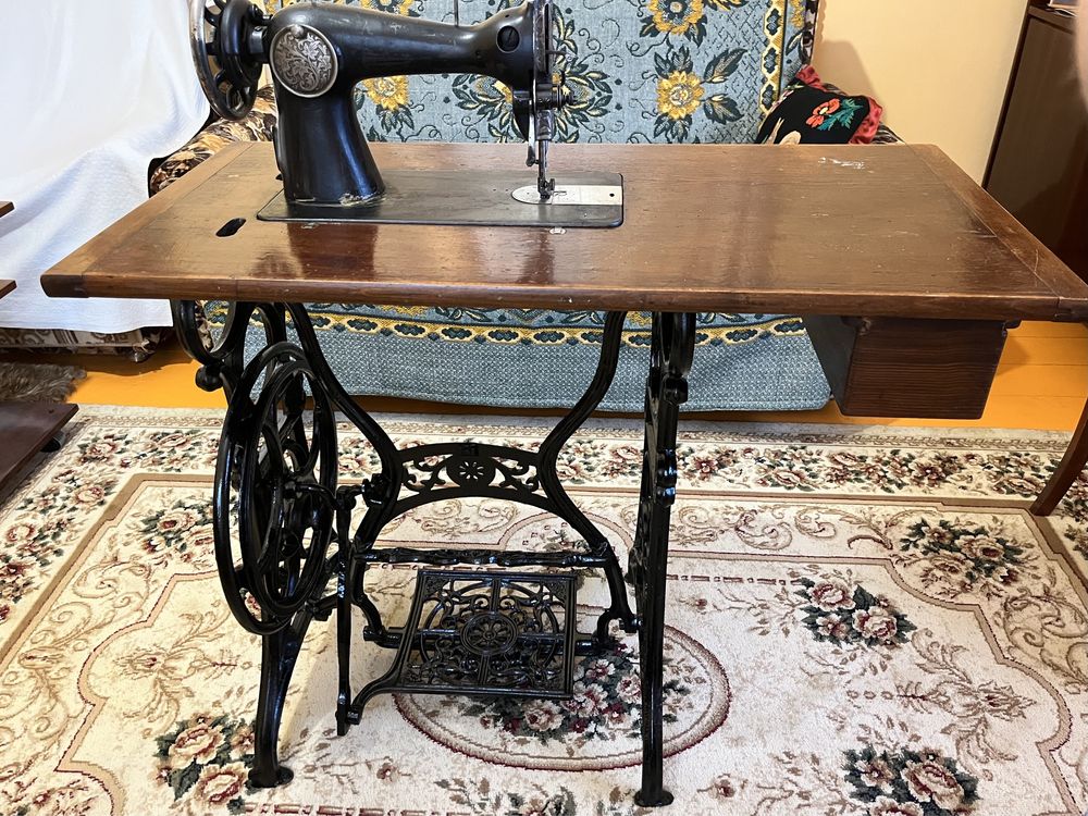 Антикварна швейна машинка Gritzner