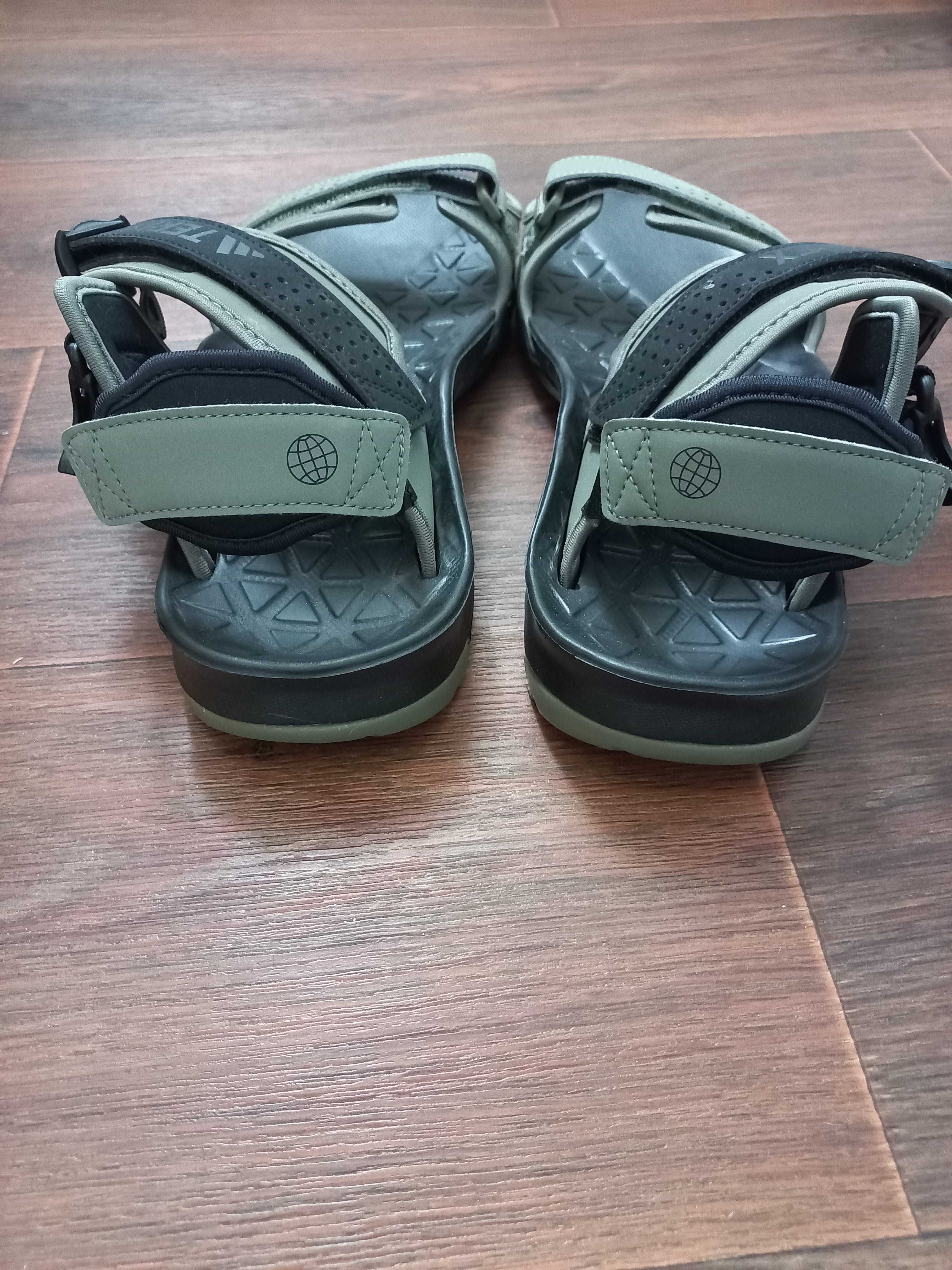 Продам сандалі TERREX Adidas