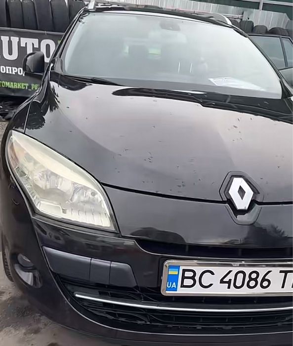 Машина Рено меган 2010