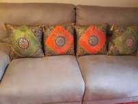 4 almofadas de decoração.