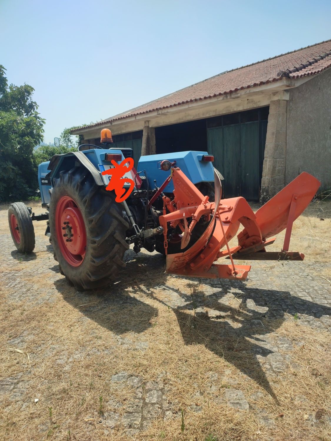 Trator agrícola + Charua Galucho