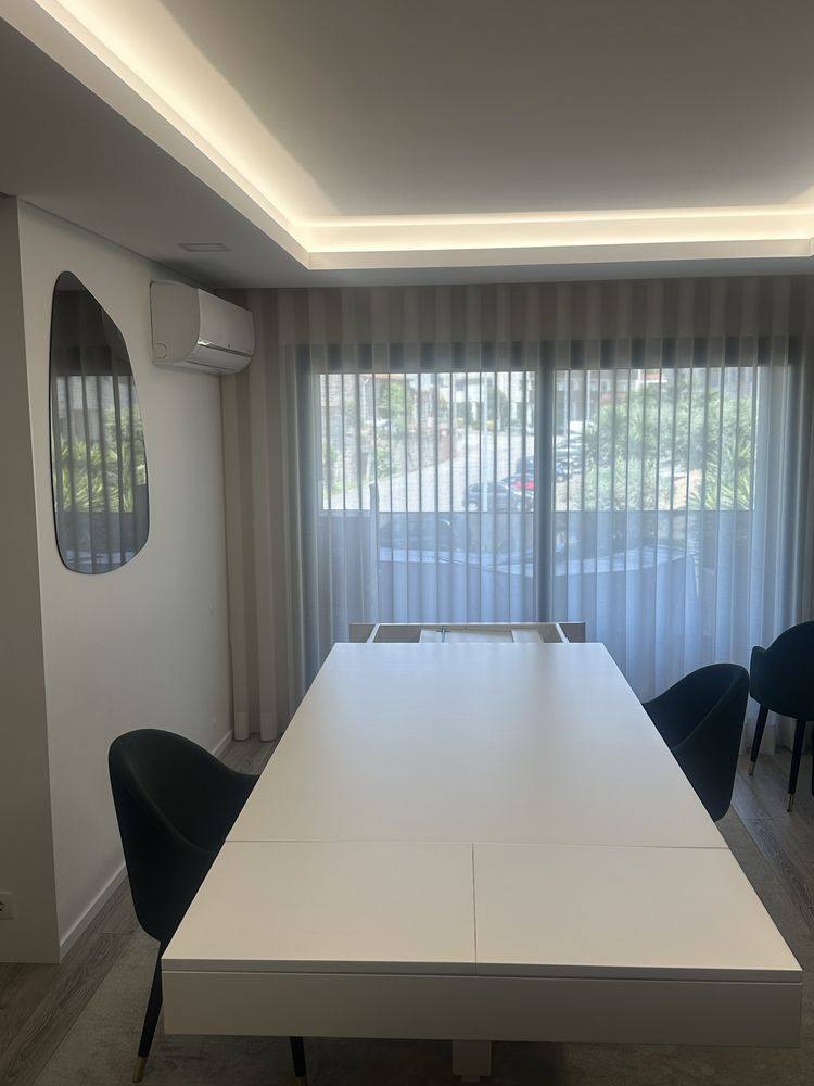 Vendo mesa branca lacada extensivel