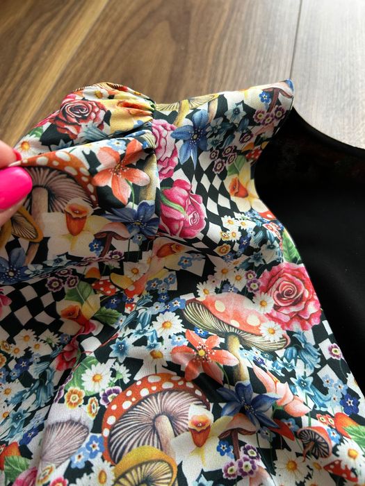 Sukienka For Love & Lemons showroom bufiaste rękawy drapowana