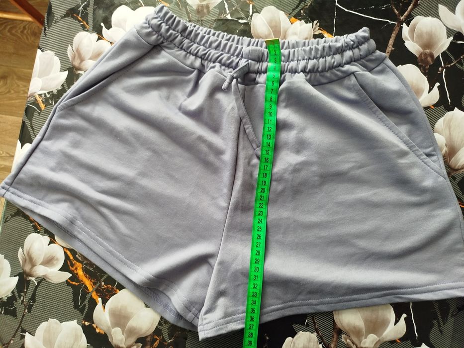 Костюм бузкового кольору