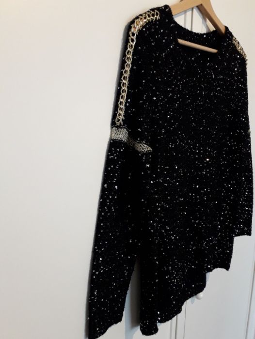 Camisola com lantejoulas e detalhes dourados