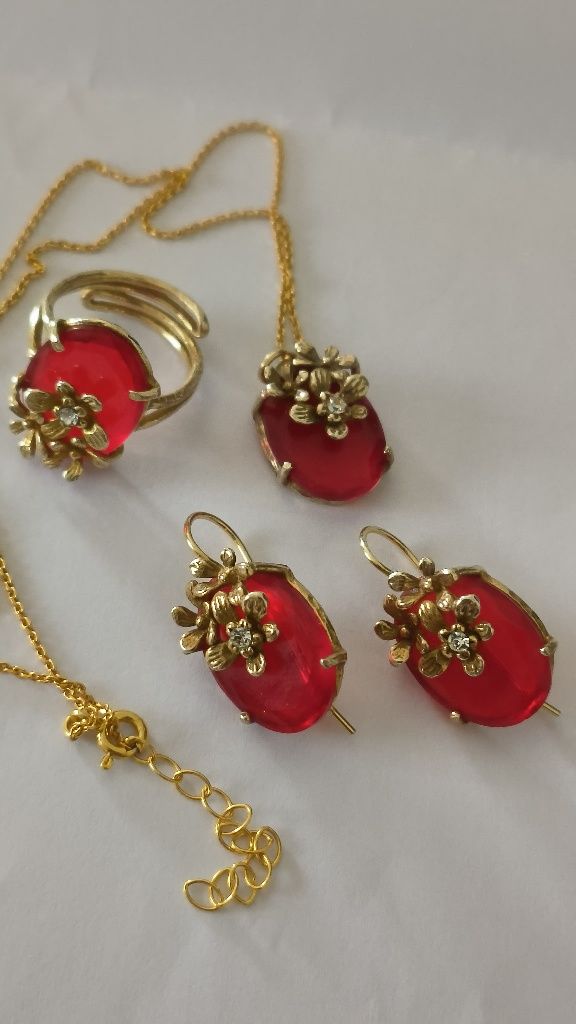 Conjunto de jóias, anel, brincos e colar