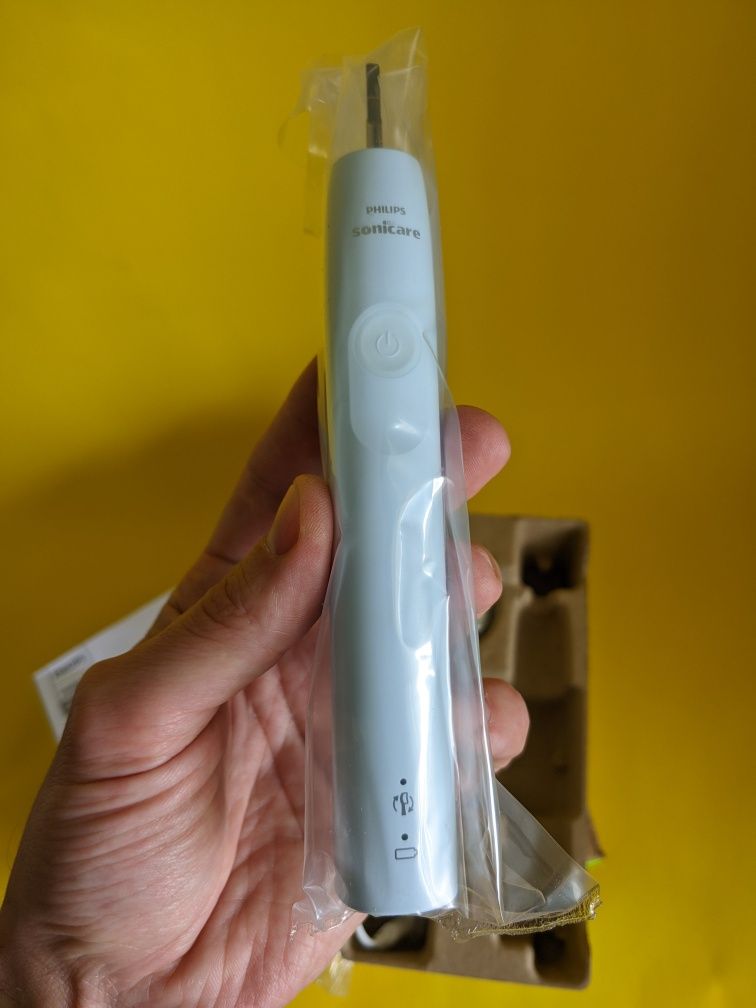 Електрична зубна щітка Philips Sonicare 4100 USB