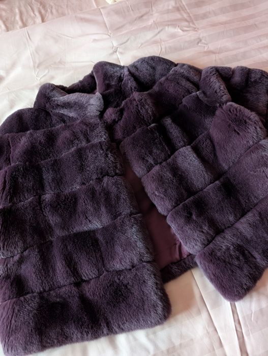 Жіноча шубка незвичного кольору