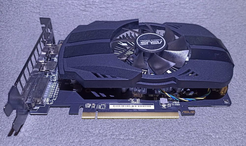 Відеокарта ASUS Radeon RX 550 4 ГБ GDDR5